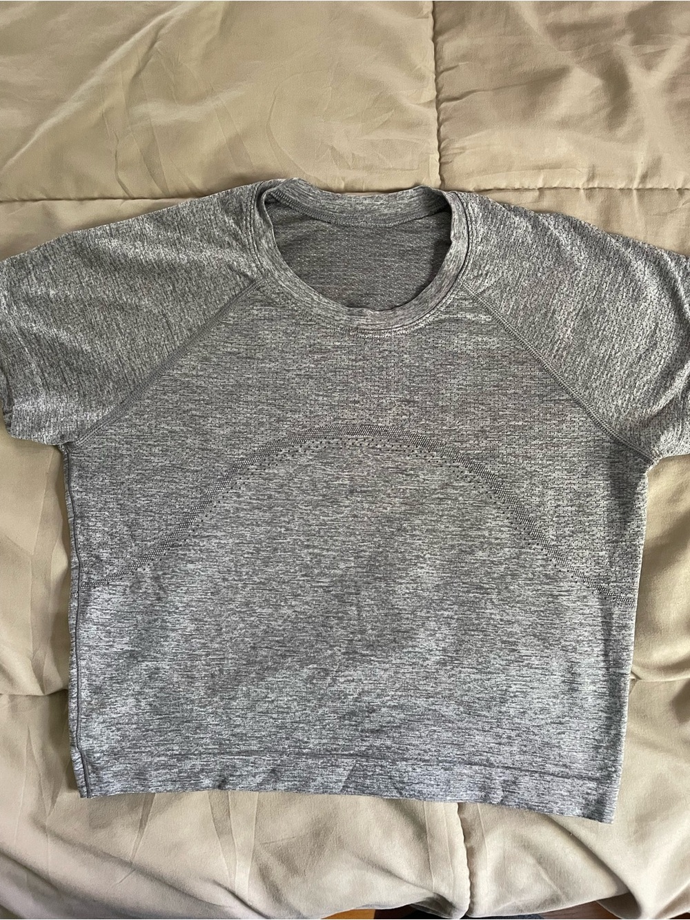 EUC Lululemon Swiftly tech cropped top.